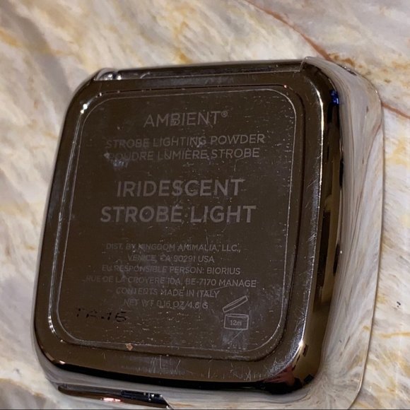 Hourglass Ambient Iridescent Strobe Light Powder - Picture 3 of 4